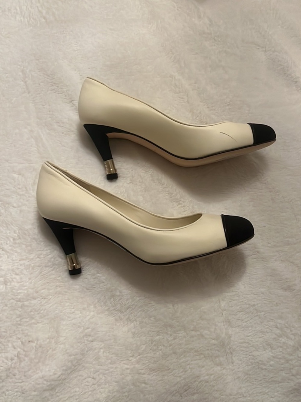 CHANEL Cream and Black Cap-Toe Mid Heel Pumps 35.5 - Picture 2 of 9